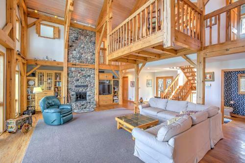 Gorgeous Charlevoix Home On Lake Michigan!