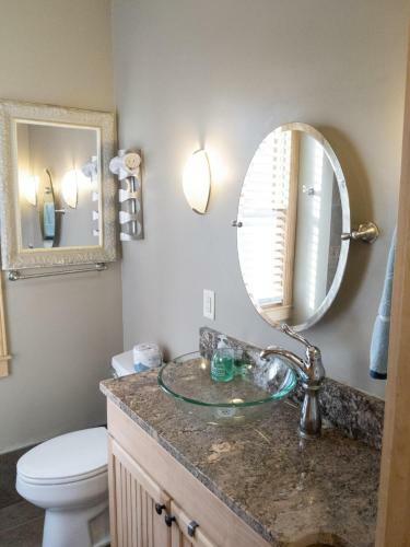 Lake Life Getaway - Condo Near Downtown!
