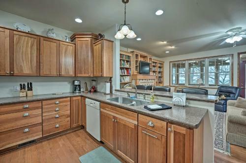 Lake Michigan Waterfront Home 1 Mi To Dtwn!