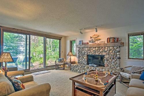 Lakefront Grand Haven House With Deck And Water Toys!