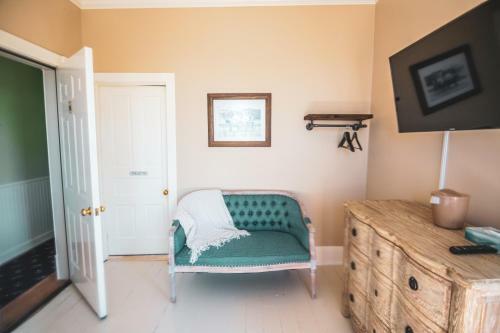 Pine Cottage Bed & Breakfast