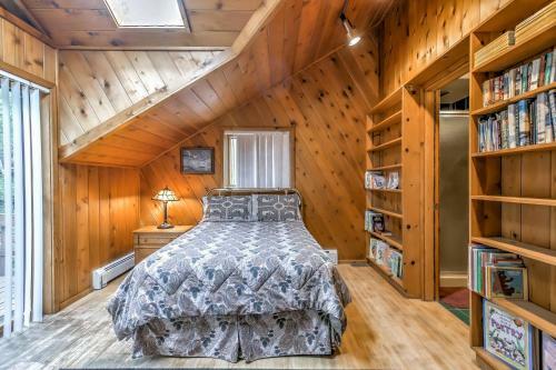Chicagon Lakefront Cabin With Private Sauna & Dock Home