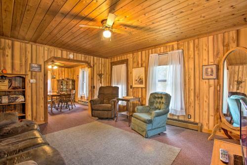 Quaint Farmhouse - Hunt, Fish And Snowmobile!