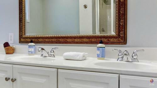 Simply South Haven!!! Steps From Downtown And 3 Blocks To South Beach