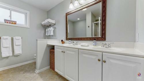 Simply South Haven!!! Steps From Downtown And 3 Blocks To South Beach