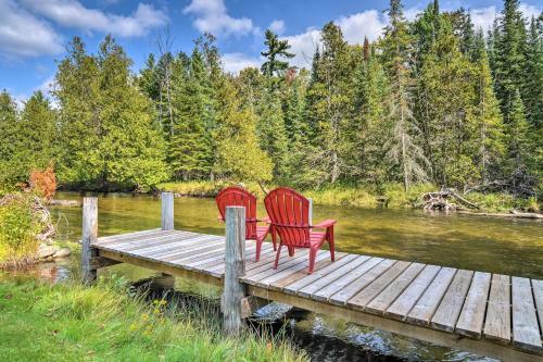 Riverfront Traverse City Cabin With Kayaks And Fire Pit