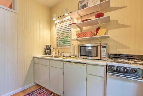 Apartamento Quiet Saugatuck Studio With Patio - Walk To Dtwn!