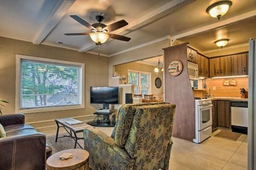 Pet-friendly Cottage Less Than 1 Mile From Oval Beach!