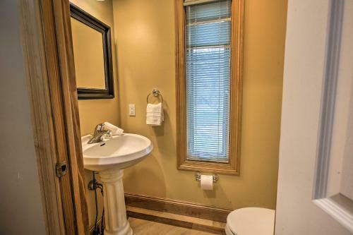 Cozy Traverse City Home With Deck, 9 Mi To Dtwn