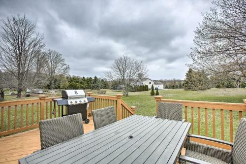 Cozy Traverse City Home With Deck, 9 Mi To Dtwn