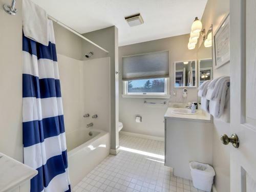 302 North Shore Inn