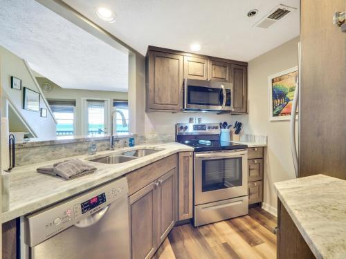 302 North Shore Inn