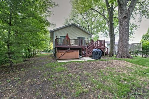 Cozy Union Pier House With Hot Tub, Deck, And Backyard