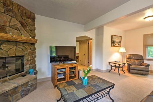 Cozy Union Pier House With Hot Tub, Deck, And Backyard