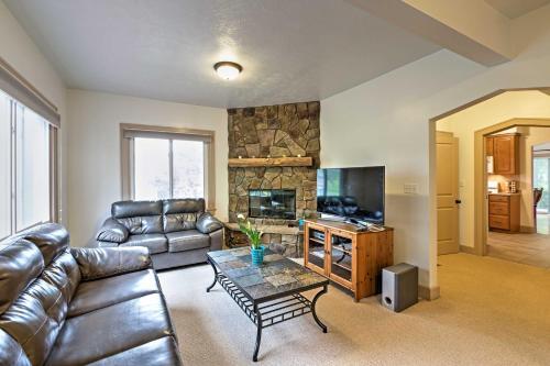 Cozy Union Pier House With Hot Tub, Deck, And Backyard