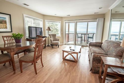 Beach Room 211