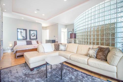 White Pearl Beach House