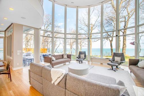 White Pearl Beach House
