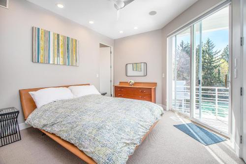 White Pearl Beach House