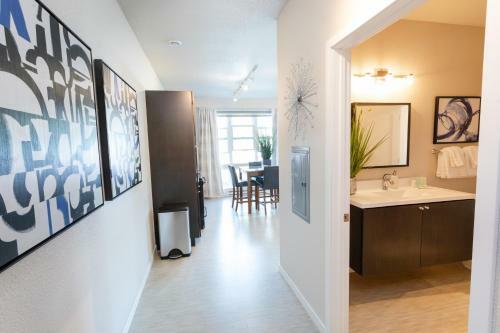 Beautiful & Modern Apartment - Walk To Uptown!