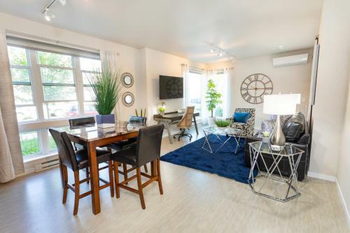Beautiful & Modern Apartment - Walk To Uptown!