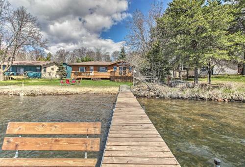 Lakefront Nisswa Cabin With Spacious Deck And Kayaks!