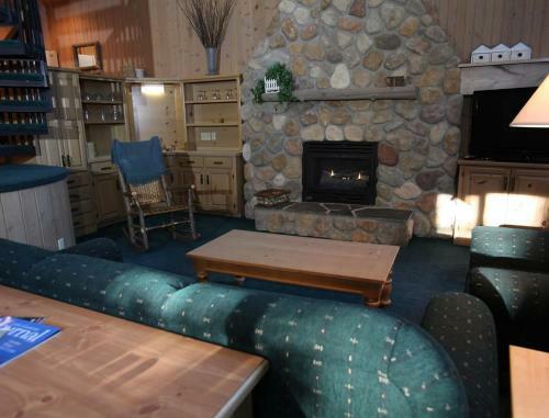 Beautiful Vacation Apartments On Serene Gull Lake