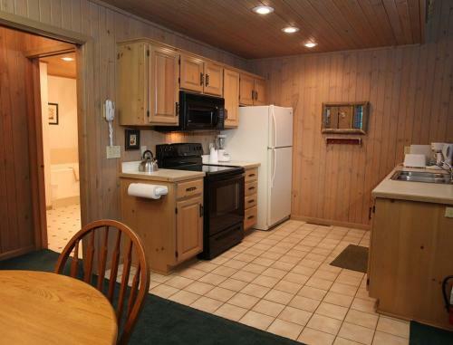 Beautiful Vacation Apartments On Serene Gull Lake