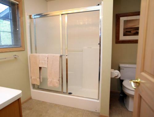 Beautiful Vacation Apartments On Serene Gull Lake