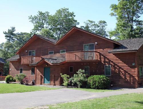 Beautiful Vacation Apartments On Serene Gull Lake