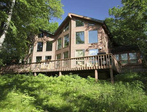 Beautiful Vacation Apartments On Serene Gull Lake