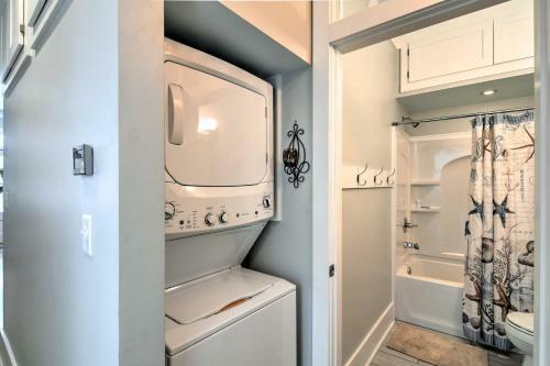 Bay St Louis Cottage - Harbor Half Mi, Beach 1 Mi!
