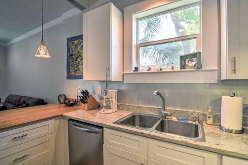 Bay St Louis Cottage - Harbor Half Mi, Beach 1 Mi!