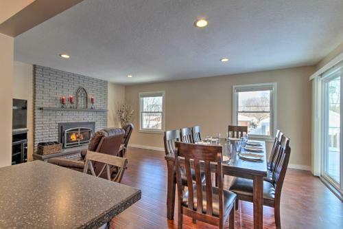 Rochester Home With Deck, 5 Min To Mayo Clinic!