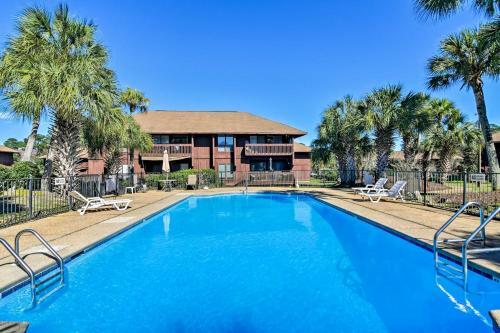 Apartamento 1st Floor, Renovated And Updated Condo With Pool