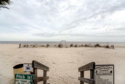 Apartamento Sleek Gulfport Condo With Ocean Views And Pool Access!