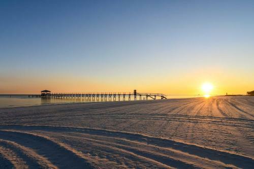 Bright Pass Christian Beach Home - Walk To Beach!