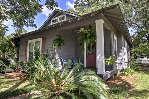 Historic Moss Point House With Loft - 6 Mi To Beach!