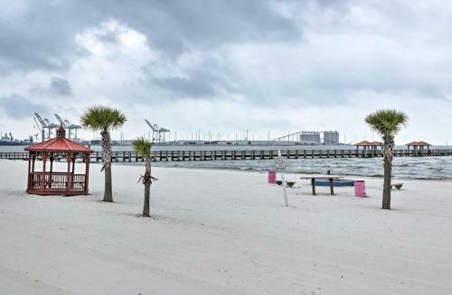 Gulfport Home With Deck And Grill, Walk To Beach!