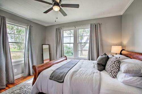 Charming Cottage With Mississippi River Views!