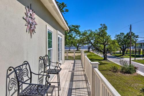 Gulf Coast Getaway With Water Views - Walk To Beach!