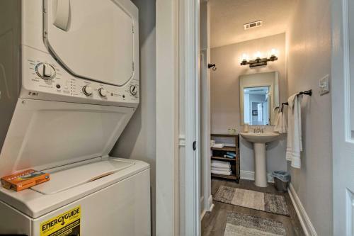 Downtown Ocean Springs Duplex With A And C, 1mi To Beach