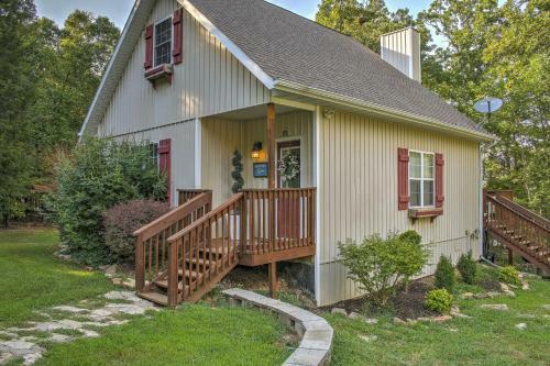 Lakefront Blue Eye Cottage With Hot Tub And Fire Pit!