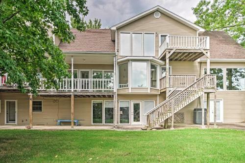 Charming Hillside Branson Home With Spacious Deck!