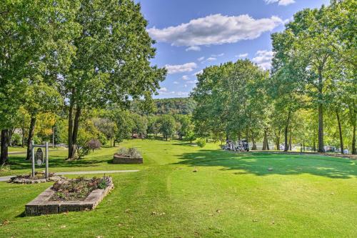 Apartamento Branson Condo With Patio And Pool Access On Golf Course