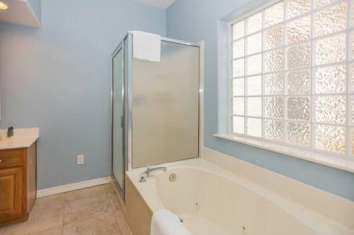 Modern Condo By Entertainment District 2br Standard