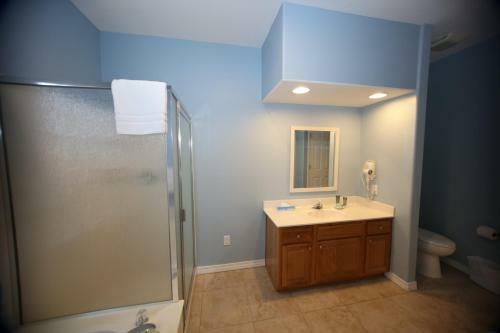Modern Condo By Entertainment District 2br Standard