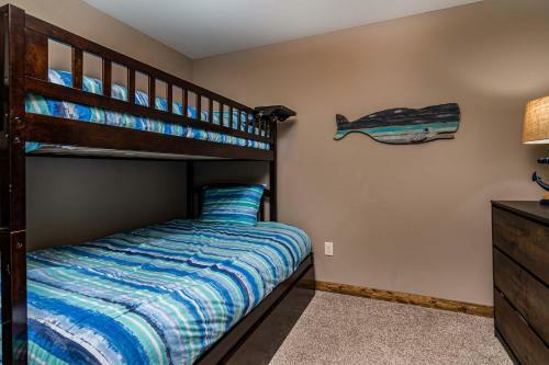 Waterfront Three Bedroom Condo, Minutes To Sdc!