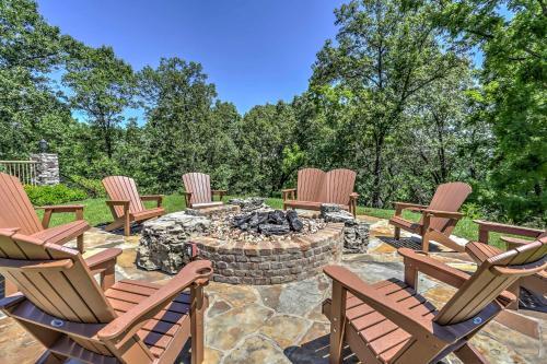Refined Resort Residence Near Silver Dollar City!