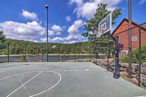 Branson Little Cedar Resort-style Cabin With Porch!